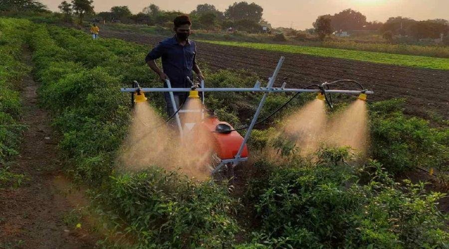 Spraying machine