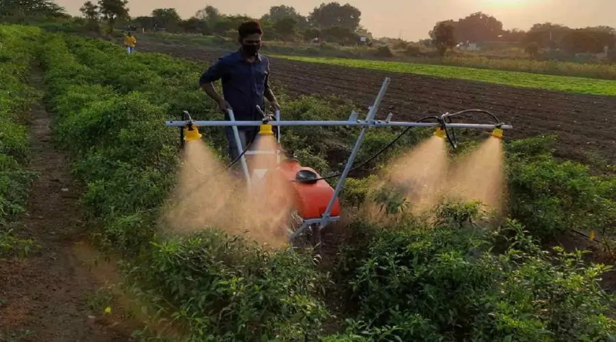 Spraying machine